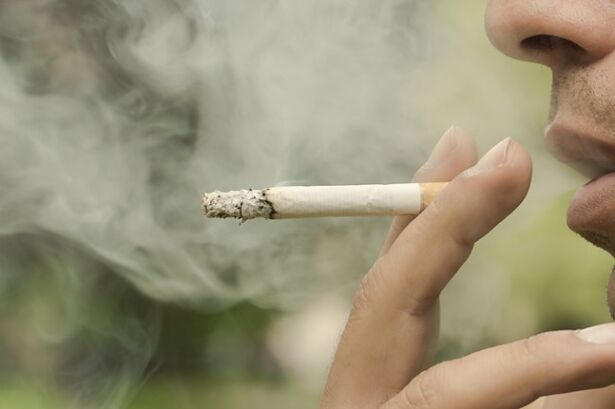 Kajenje je eden od razlogov za razvoj retikularnih krčnih žil